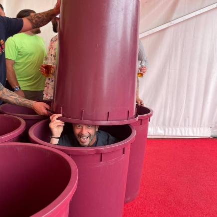 Giant Bier Pong Unlimited Bier / Low Budget